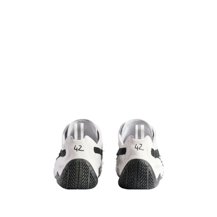 Balenciagaとプーマのコラボルック alt