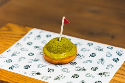 ドーナツショップとのコラボアイテムヴィジュアル