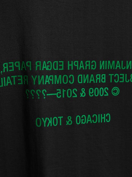 グラフペーパーとベンジャミン・エドガーのコラボレーションTシャツのグラフィック