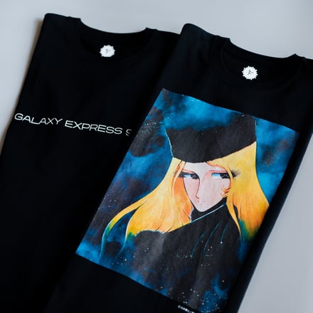 黒の半袖Tシャツ