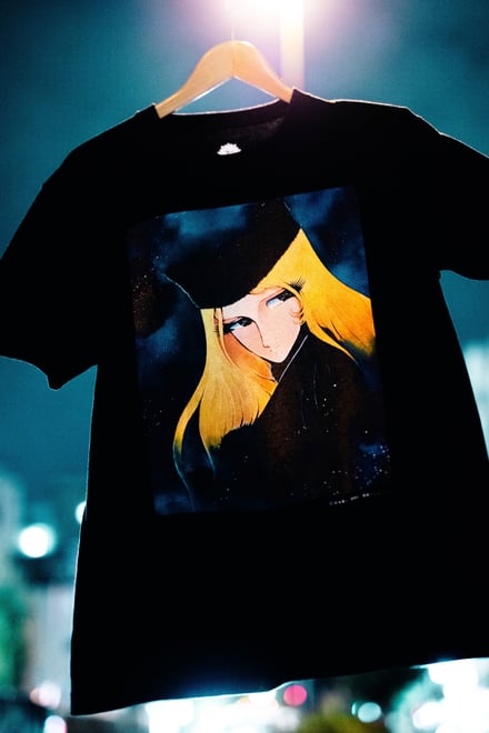 ブラックのTシャツ