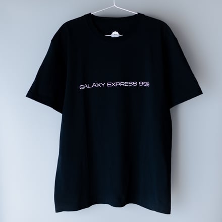 黒の半袖Tシャツ