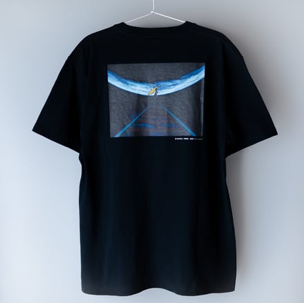 黒の半袖Tシャツ