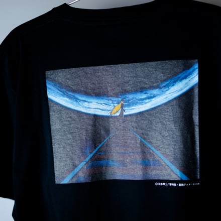黒の半袖Tシャツ