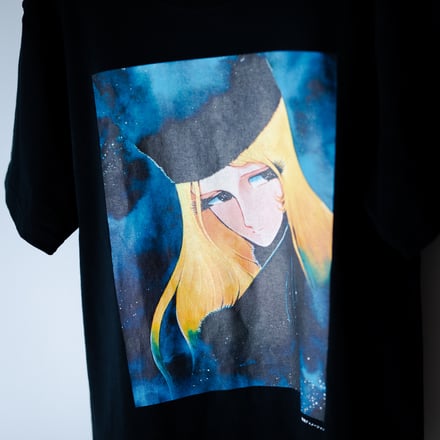 黒の半袖Tシャツ