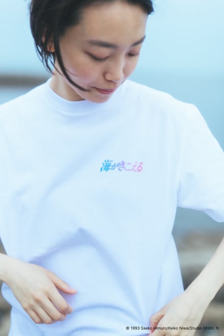 Tシャツを着た人物