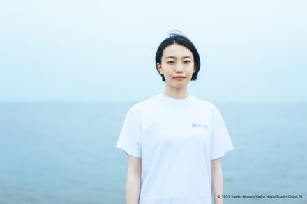 Tシャツを着た人物