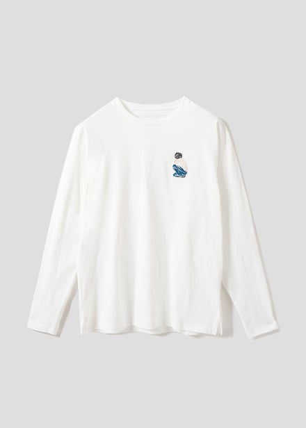 白のロングTシャツ