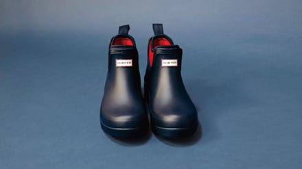ブラックのレインシューズ