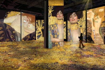 クリムト・アライブの展示の様子