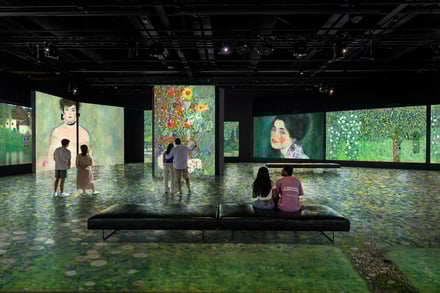 クリムト・アライブの展示の様子