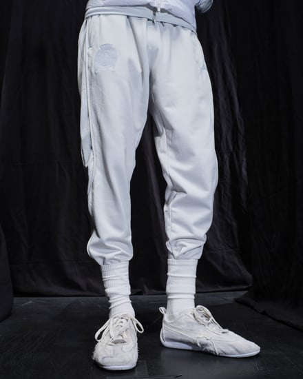 Balenciagaとプーマのコラボルック alt
