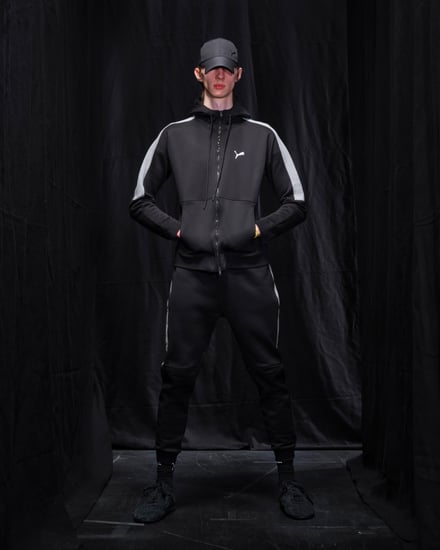 Balenciagaとプーマのコラボルック alt