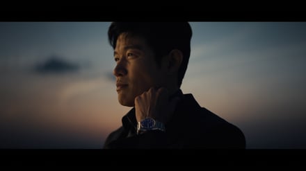 時計をつけた男性