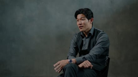 時計をつけた男性