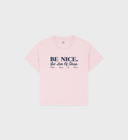 ピンクのTシャツ