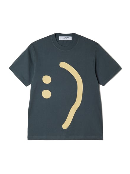 ネイビーのTシャツ