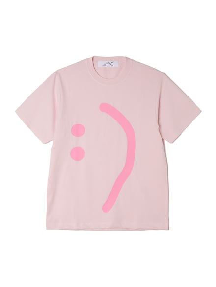 ピンクのTシャツ