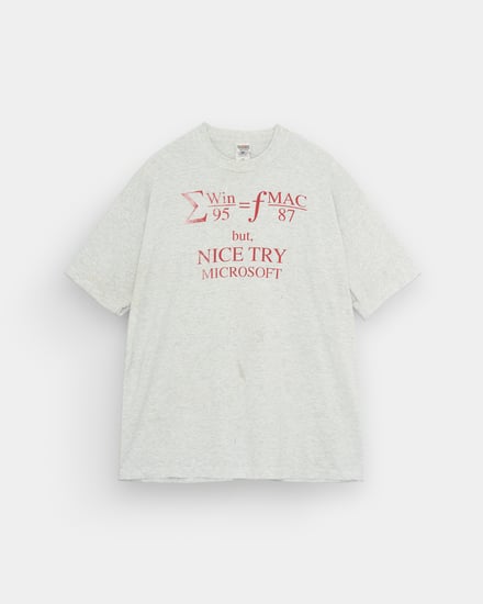 ホワイトのTシャツ