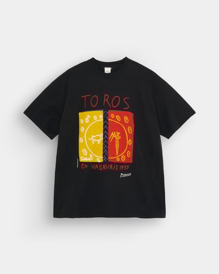 ブラックのTシャツ