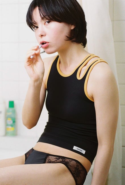 女性