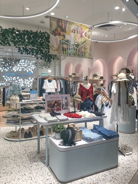 earth music&ecology 「三井ショッピングパーク ららぽーと ブキッ・ビンタン シティ センター」店 店舗内装