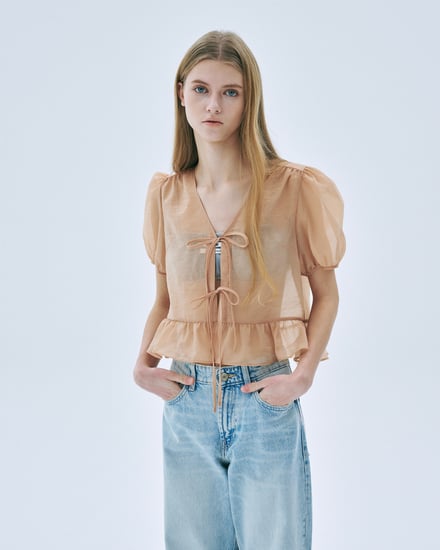 SHEER RIBBON BLOUSE HALF SLEEVE 着用画像