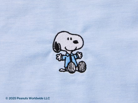 スヌーピーの刺繍が施されたシャツ