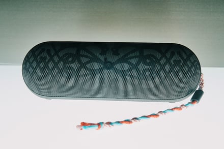 黒いスピーカー