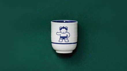 ファミリアと日本相撲協会のコラボレーション湯呑み