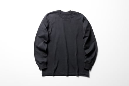 黒いTシャツ