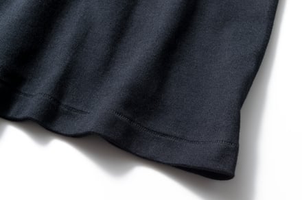 黒いTシャツ