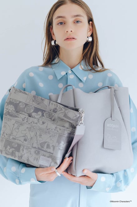 バッグを持った女性