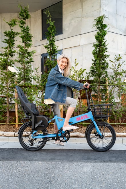 MATE. BIKEに乗る山田優と窪塚洋介