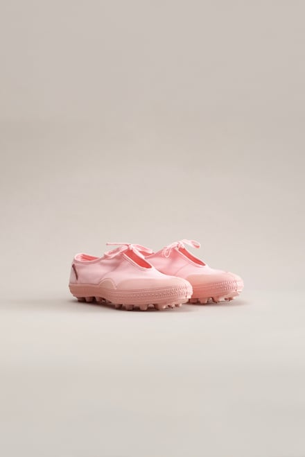ピンク色の靴