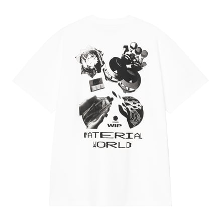 グラフィックをプリントした白いTシャツの背面
