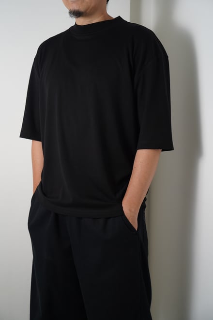 黒いTシャツ