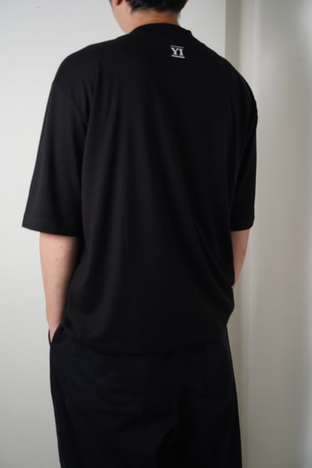 黒いTシャツ