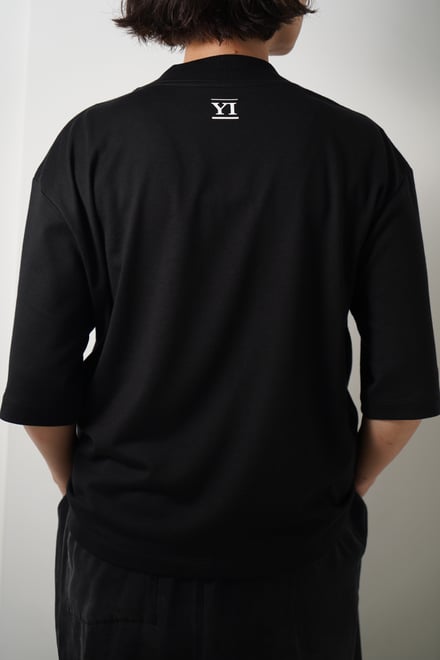 黒いTシャツ