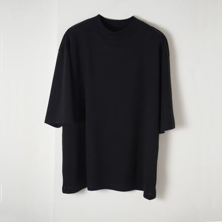 黒いTシャツ