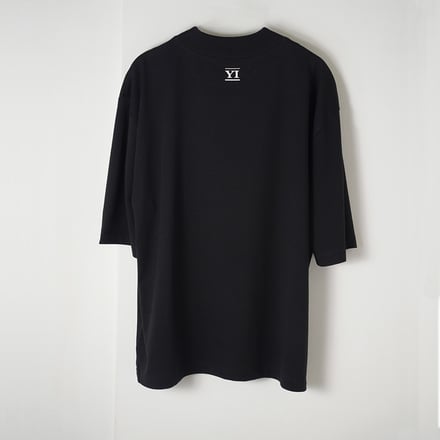 黒いTシャツ