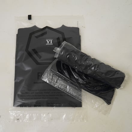 黒いTシャツ