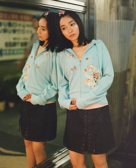女性