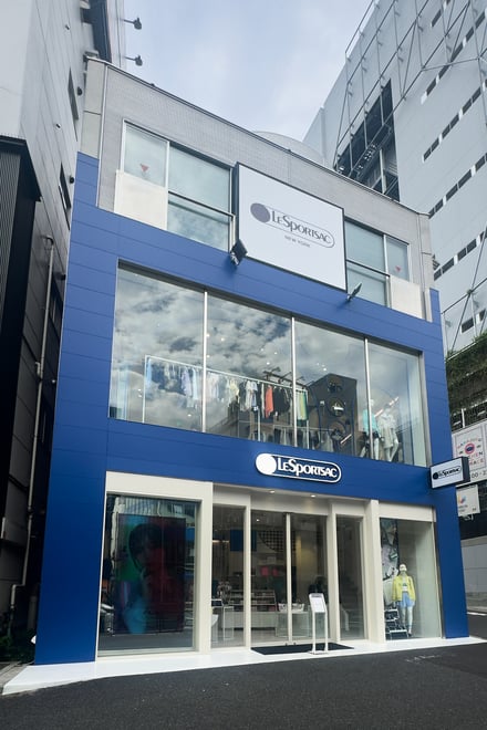 レスポートサック表参道店の店内