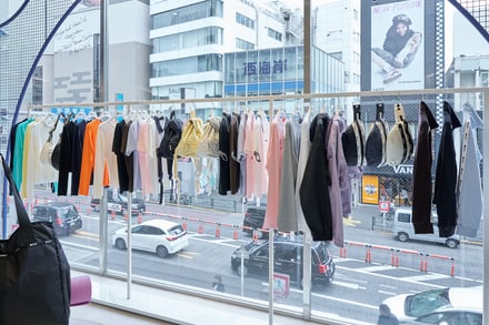 レスポートサック表参道店の店内