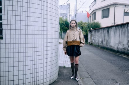 Memeciを着た女性