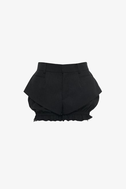 プールデのショートパンツ