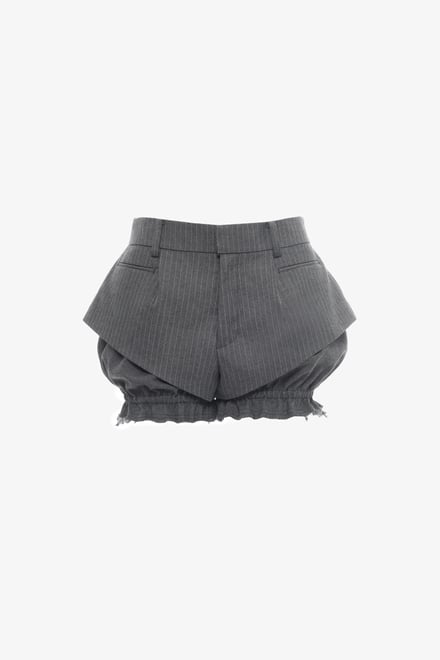 プールデのショートパンツ