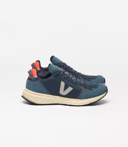 VEJAがF/CE.とコラボレーションで発売するシューズ