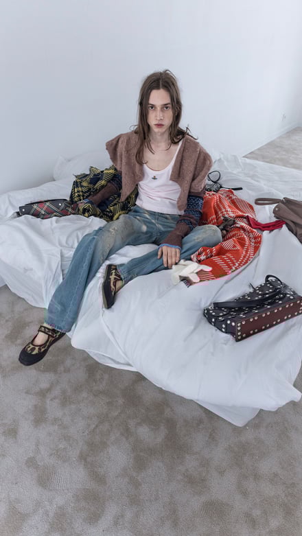 Vivienne Westwood 2025 AWのルック画像